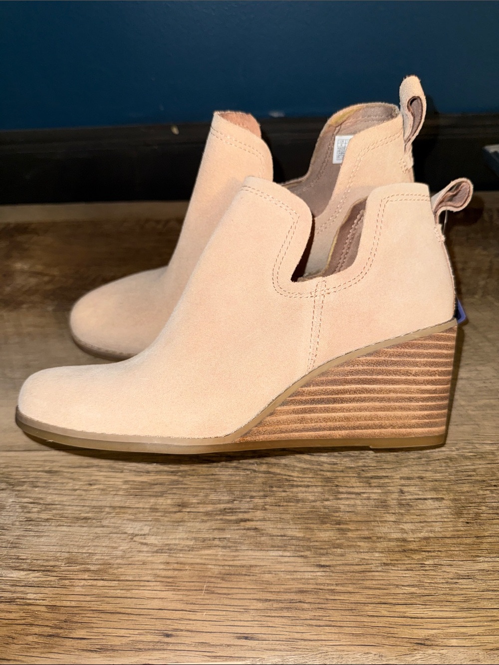 Size 6 Toms Kallie Wedgie Boots